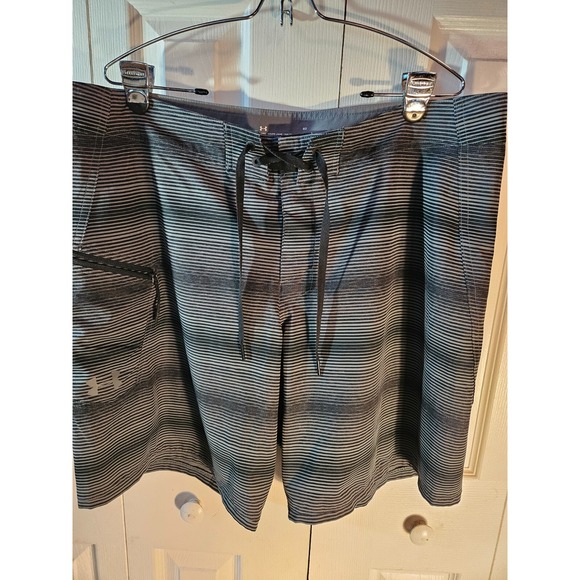Under Armour Loose / Coupe Lache / Suelto / HearGear Shorts Size 40 - Picture 1 of 7